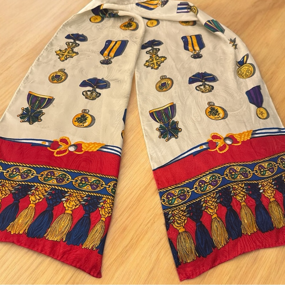 Elegant Vintage Regal Medallion Print Silky Scarf